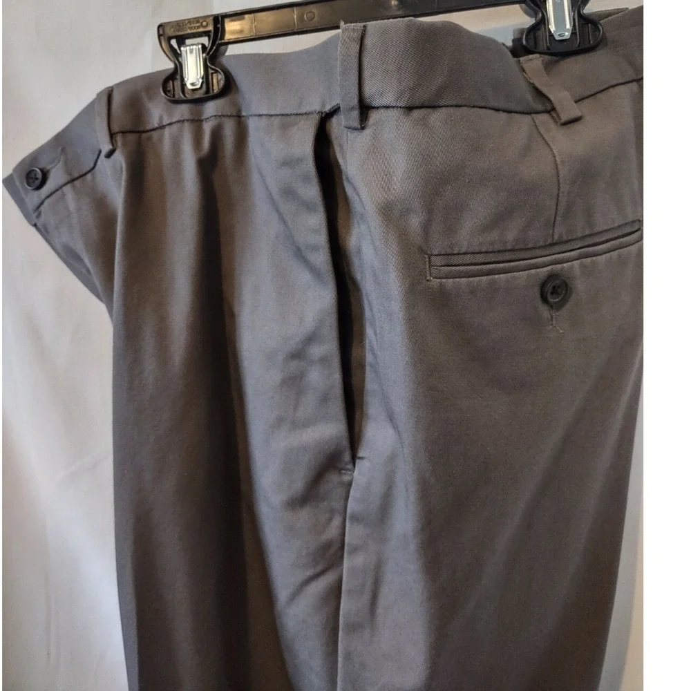 Haggar Khaki Pants Men's Straight Fit Size 42WX32L Comfort Waist Plain front New